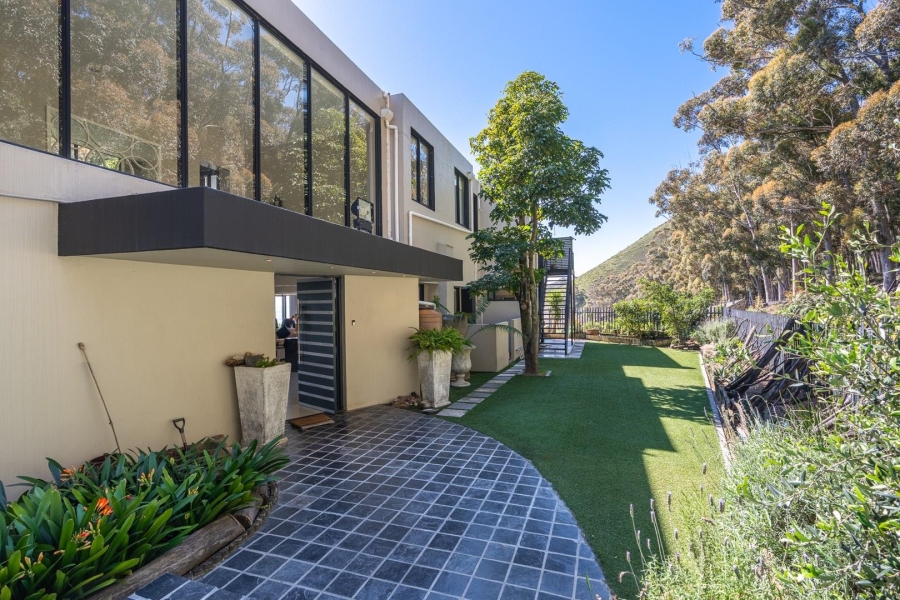 5 Bedroom Property for Sale in Fresnaye Western Cape